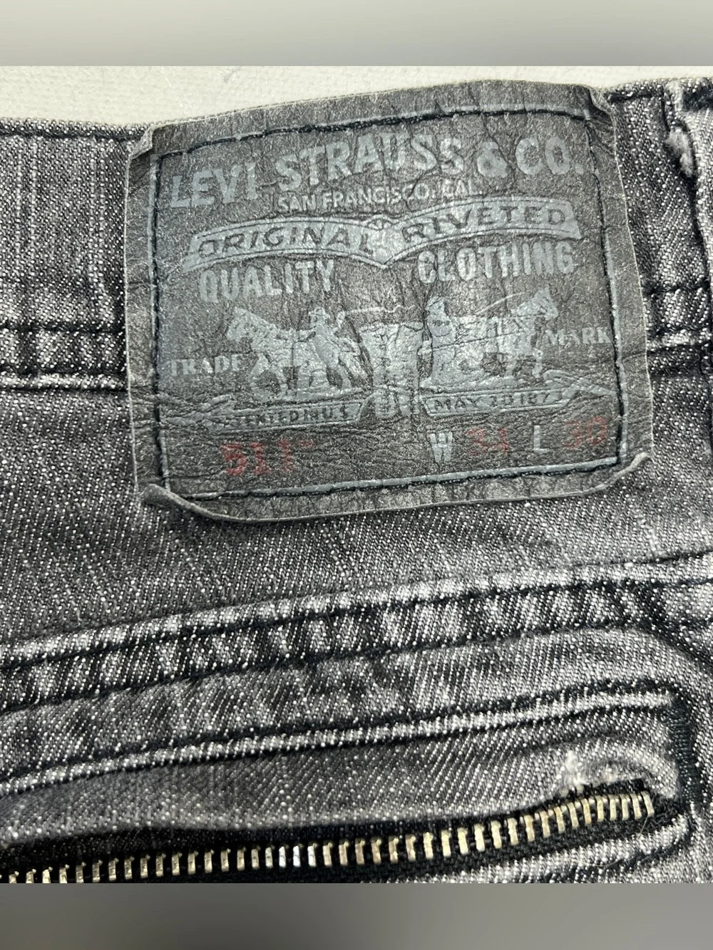Levi’s 511 Slim Gray Distressed Jeans Zipper Back Pockets 34x30
